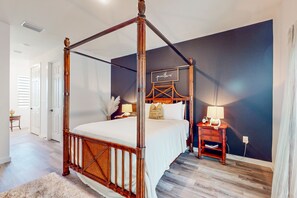 4 bedrooms, iron/ironing board, Internet, bed sheets - Dog-friendly coastal home w/ private pool, WiFi, W/D, & bikes (Cape Coral)