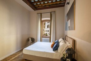 4 bedrooms, in-room safe, iron/ironing board, travel crib - ROMAC Baullari IV - 4bdr and Steam bath in the heart of Campo de Fiori (Roma)