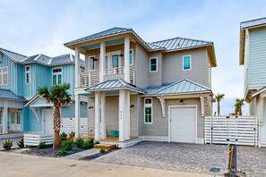 Exterior - Luxurious coastal retreat in Waters Edge, steps from beach, pool, and dining (Port Aransas)