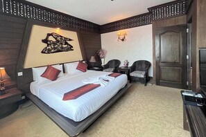 Executive Suite | 1 bedroom, desk, soundproofing, free WiFi