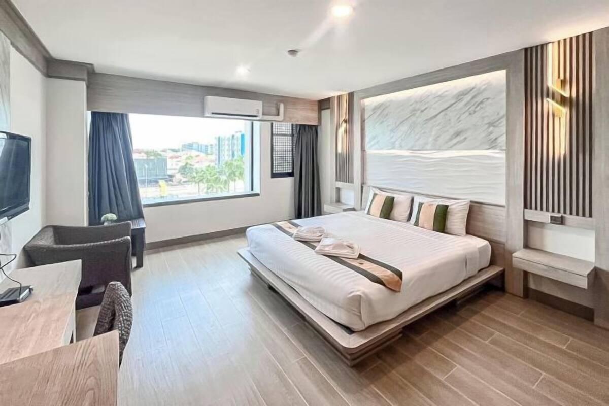 1 bedroom, desk, soundproofing, free WiFi