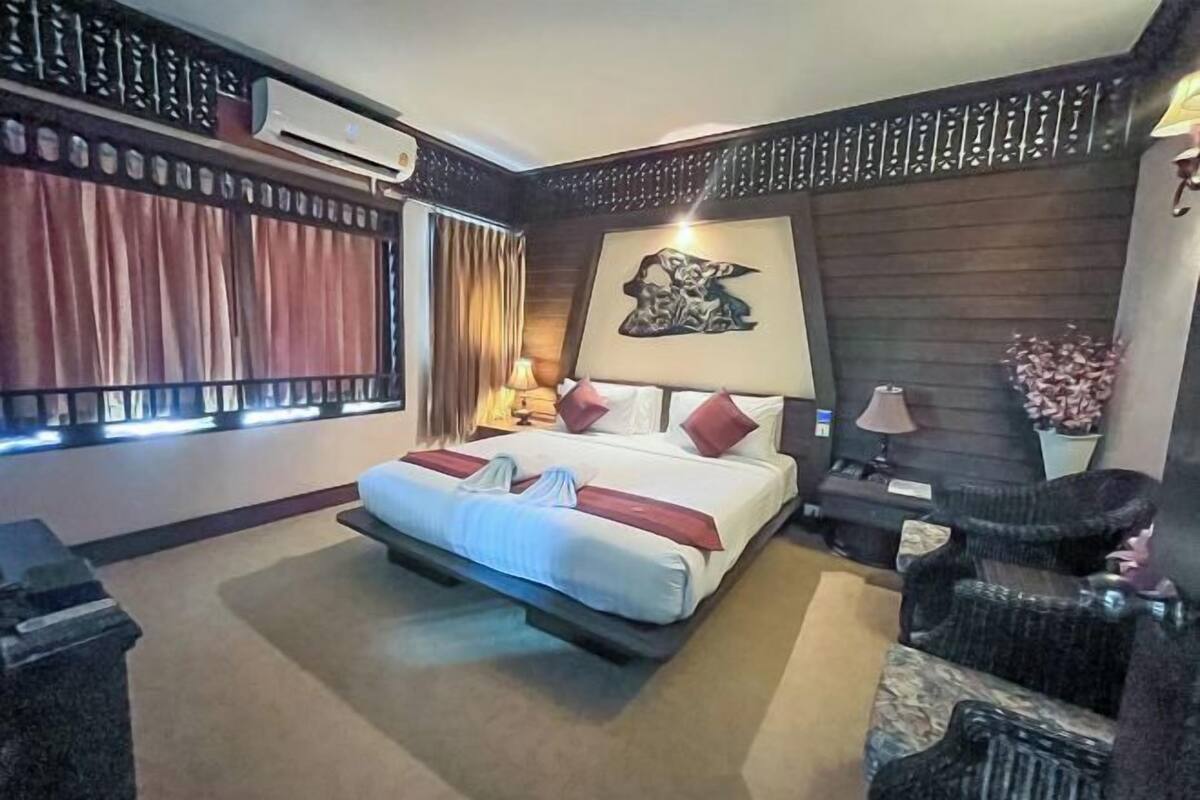 1 bedroom, desk, soundproofing, free WiFi