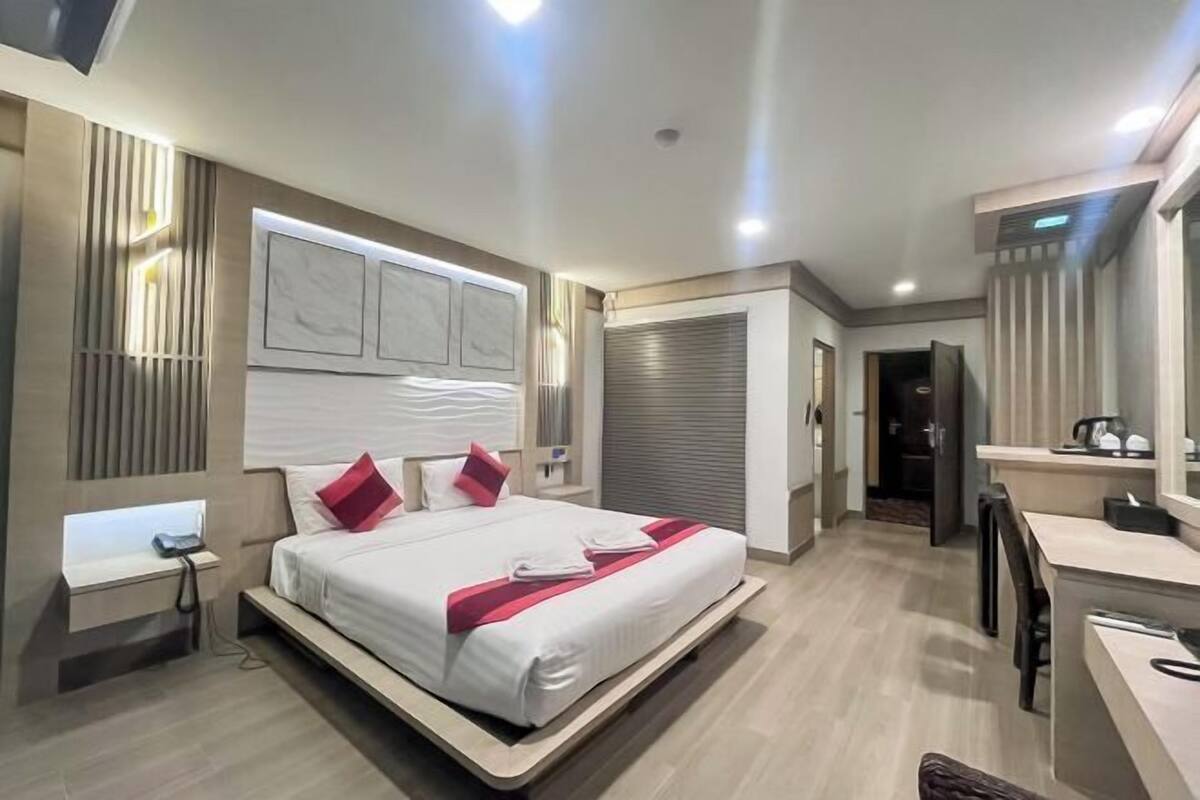 1 bedroom, desk, soundproofing, free WiFi