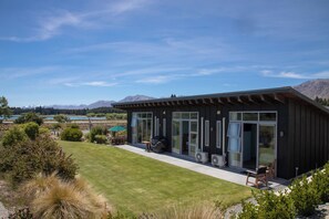 Front of property - Three Rivers Lodge (Lake Tekapo)