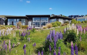 Front of property - Three Rivers Lodge (Lake Tekapo)