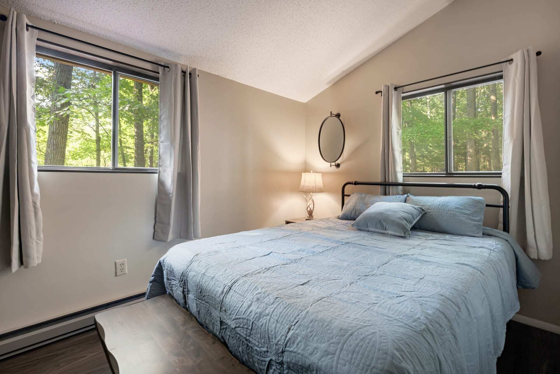 2 chambres, fer et planche à repasser, Wi-Fi, draps fournis