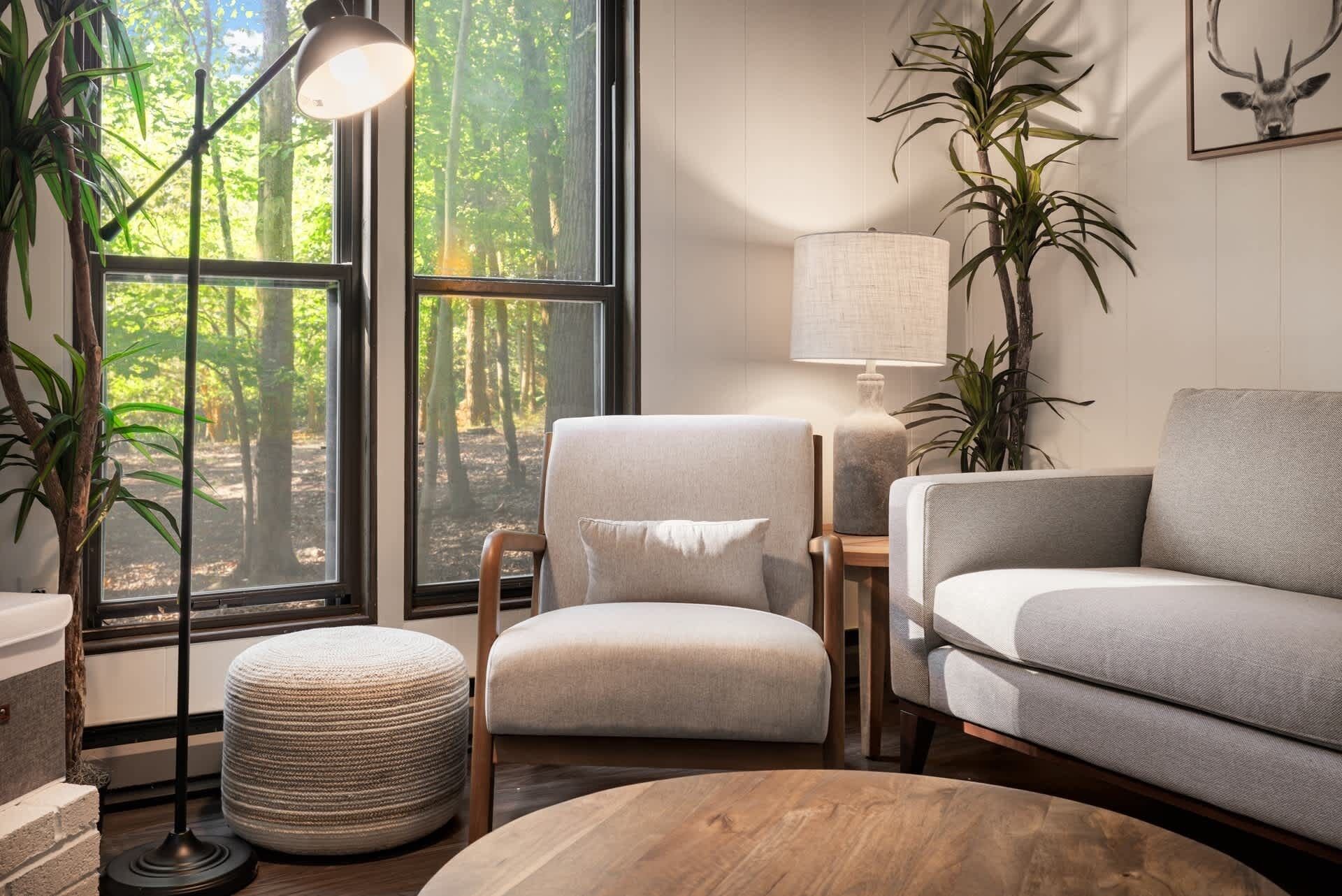 TV, peis og kontorer