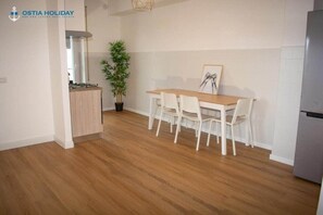 Dining - Ostia Holiday Tristan and Isolde (ROMA)