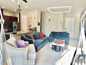 TV - Charming 3-bedroom house with WiFi and AC in fantastic Cathedral City! (Cathedral City)