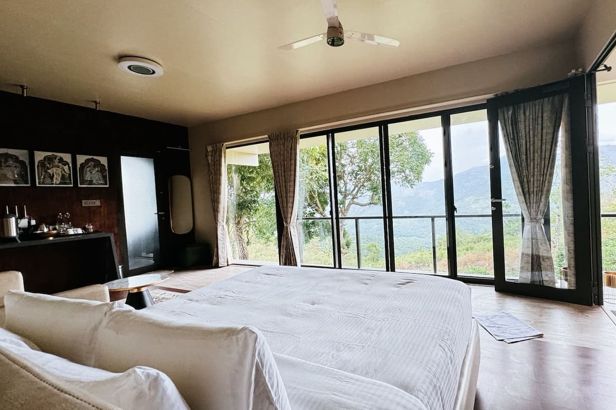 Luxury Cabin | Premium bedding, free WiFi, bed sheets