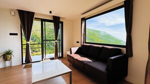 Executive Cabin | Living area