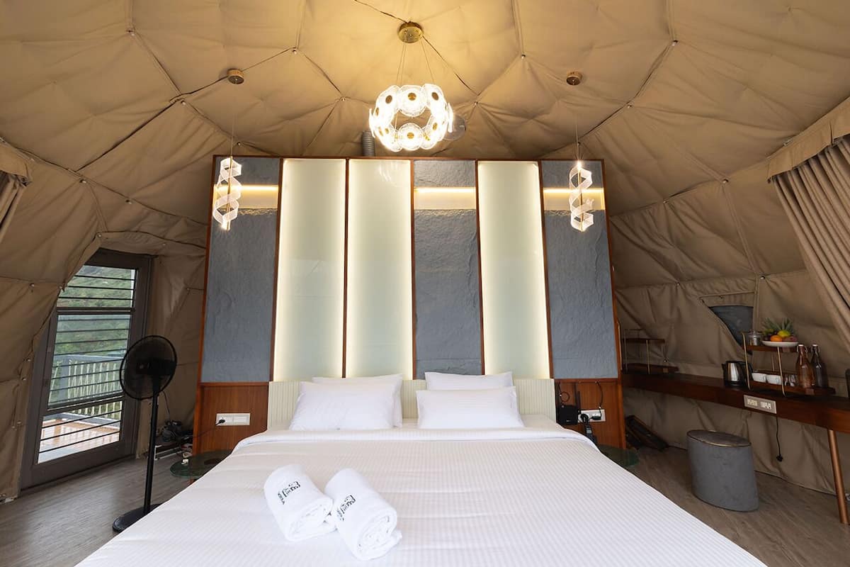 360 Dome Suite | Premium bedding, free WiFi, bed sheets