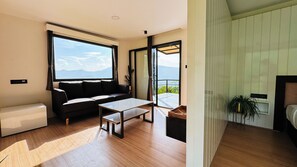 Executive Cabin | Living area