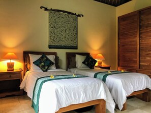 3 bedrooms, iron/ironing board, travel crib, WiFi - Beautiful Garden Villa Aja in North Seminyak, Bali (Bali)