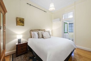 4 bedrooms, WiFi, bed sheets