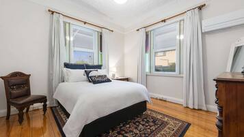 4 bedrooms, WiFi, bed sheets