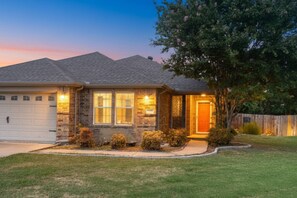 Exterior - Pet-Friendly Midlothian Home Near Wedding Venues – Large Yard, Patio and Smart TVs for Relaxation! (Midlothian)