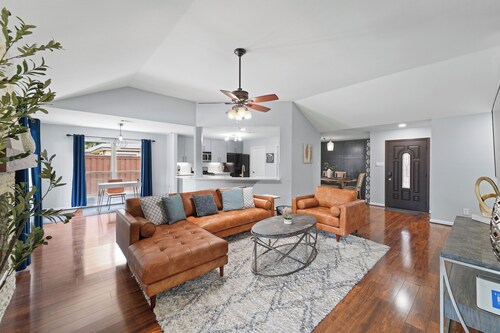 Near Stadiums, Epic Central, Featuring a Private Pool