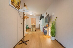 Comfort Villa | Ruang tamu | 55 inci televisyen dengan kabel 