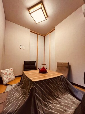 2 habitaciones, cortinas blackout, wifi gratis y ropa de cama