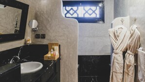 Phòng đôi Tiêu chuẩn | Phòng tắm
