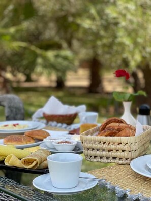 فطور أوروبي مجانًا يوميًا