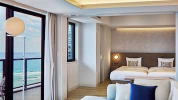 Phòng Suite Premier, 2 phòng ngủ, không hút thuốc, quang cảnh biển (Corner,) | 1 phòng ngủ, minibar, két bảo mật tại phòng, màn/rèm cản sáng