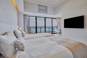 Premier Deluxe Suite, 2 Bedrooms, Non Smoking,Ocewn front (5-10floor) | Minibar, in-room safe, blackout drapes, free WiFi