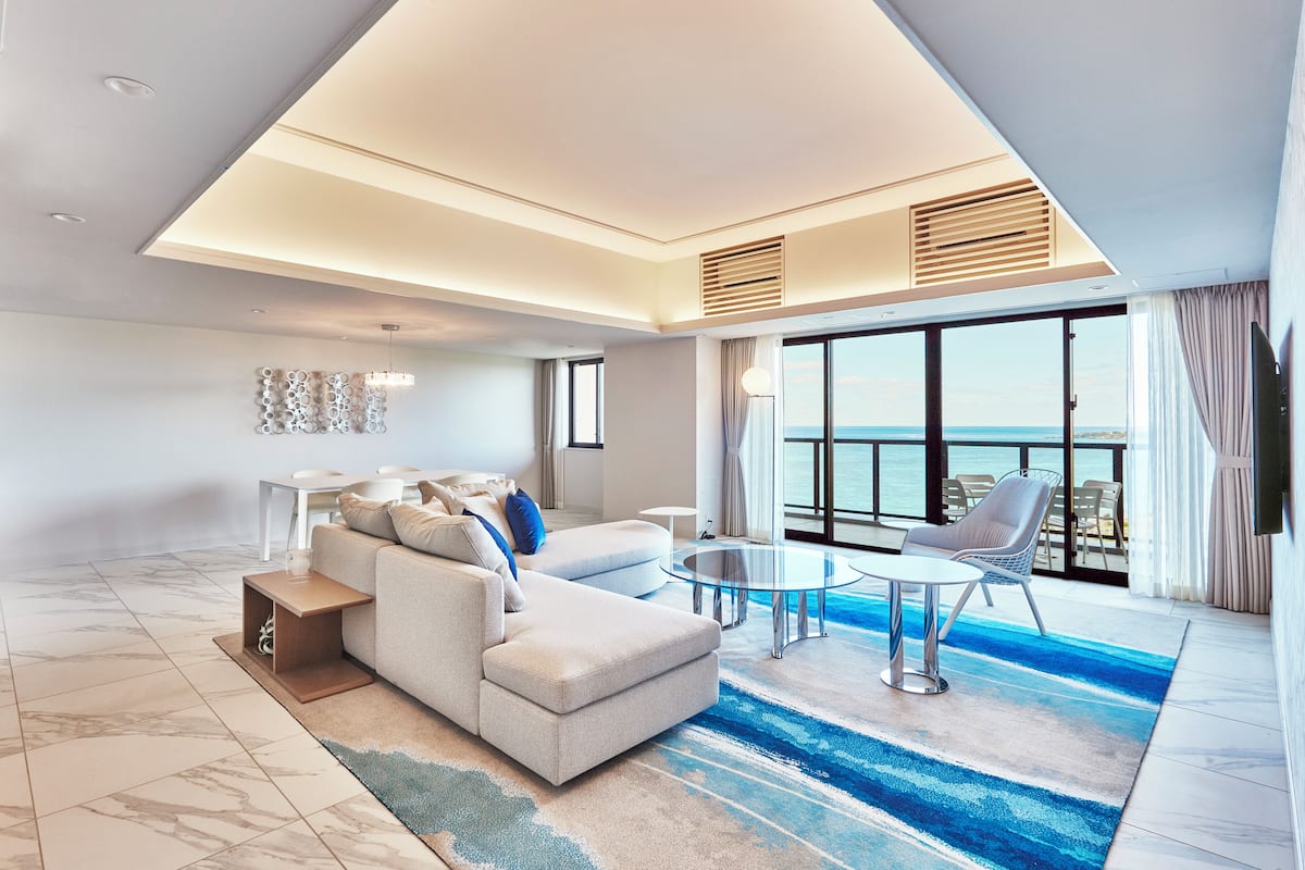 Premier Deluxe Suite, 2 Bedrooms, Non Smoking,Resort View (5-10floor) | 1 bedroom, minibar, in-room safe, blackout drapes