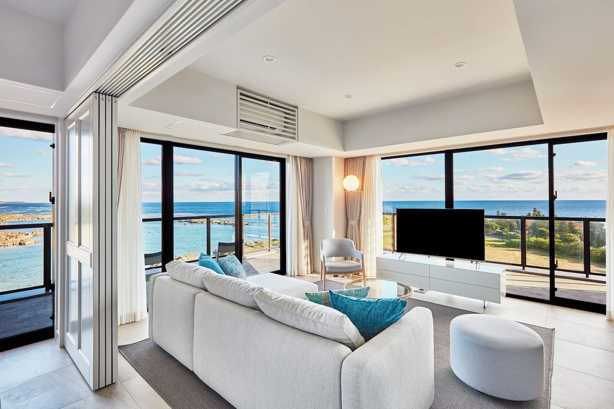Deluxe Suite, Non Smoking, Ocean front (Corner,2-4floor) | 1 bedroom, minibar, in-room safe, blackout drapes