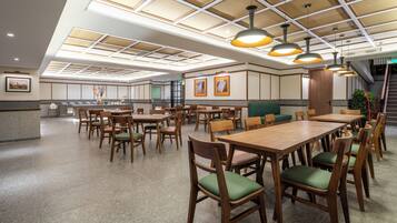 Desayuno buffet diario (CNY 48 por persona)