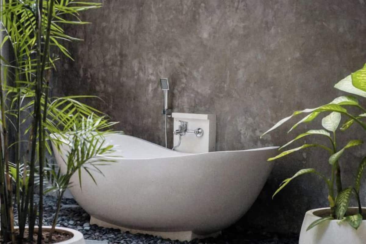 Badewanne und Dusche (separat), Haartrockner, Handtücher, Seife