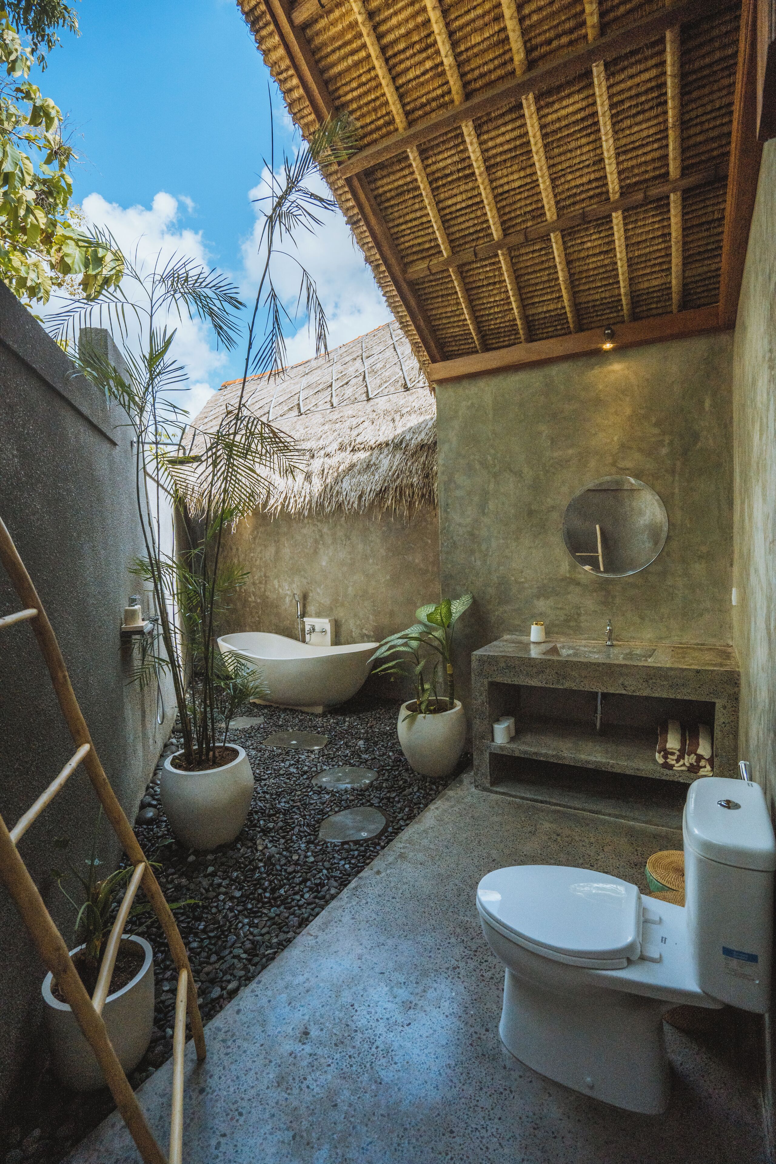 Classic Double Room, 1 King Bed, Park View | Bathroom | Separate tub and shower, hair dryer, towels, soap