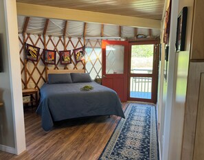 Room - BenTiki's Yurt in Waiohinu (Naalehu)