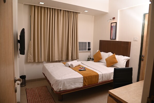 Basic Single Room | Desk, laptop workspace, free WiFi - Aviva Hospitality (Navi Mumbai)
