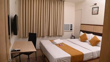 Deluxe Duplex | Desk, laptop workspace, free WiFi