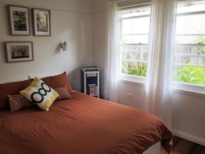 1 soverom, skrivebord, strykejern/-brett og wi-fi (inkludert)