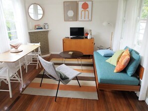 TV - One bedroom holiday flat near the 3 Sisters (Katoomba)