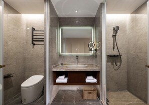 Shower, rainfall showerhead, free toiletries, hair dryer - Nostalgia S Hotel(Shanghai Railway Station ) (Shanghai)