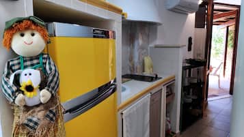 Frigorifero, forno, piano cottura, pentole/stoviglie/utensili