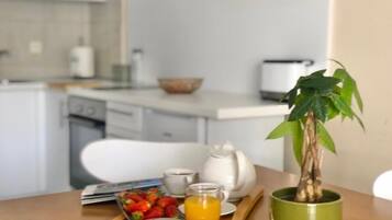Fridge, microwave, coffee/tea maker, highchair