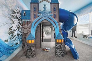 Exterior - Vor4892hw: 5 Bed, Enchanted Castle, Pool (Orlando)