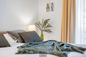 2 slaapkamers, een bureau, geluiddichte muren