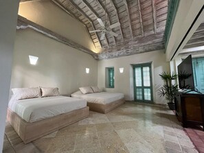5 habitaciones, escritorio, tabla de planchar con plancha y wifi 