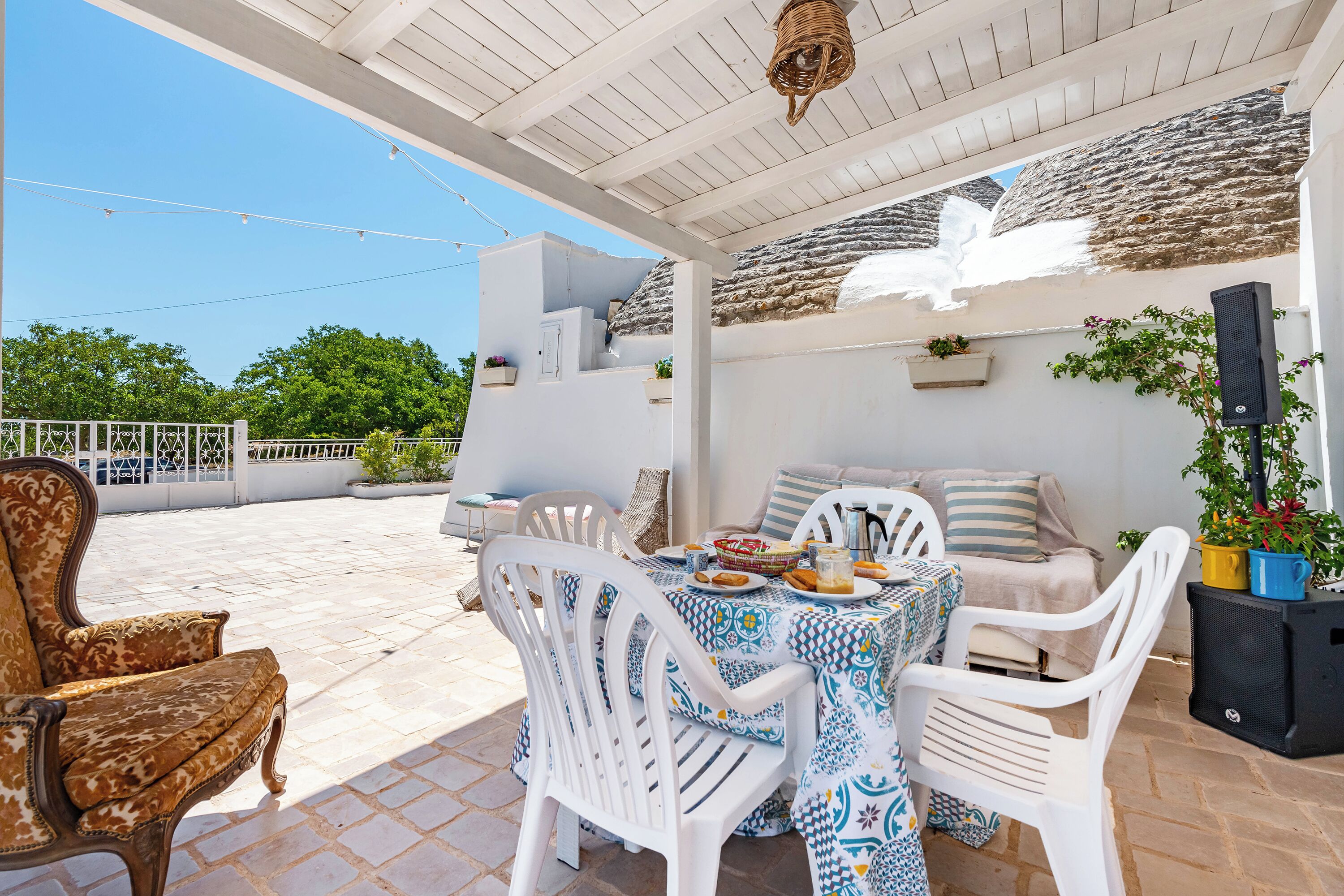 Familjevilla - flera sovrum - intill bergen (Gioberti 20 I Trulli With Pool) | Restaurang utomhus