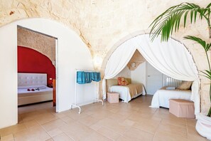 Family Villa, Multiple Bedrooms, Mountainside (Gioberti 20 I Trulli With Pool) | 3 bedrooms, free WiFi, bed sheets - Gioberti 20 I Trulli With Pool (Martina Franca)