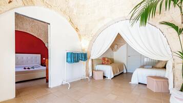 Family Villa, 3 Bedrooms, Mountainside (Gioberti 20 I Trulli With Pool) | 3 bedrooms, free WiFi, bed sheets