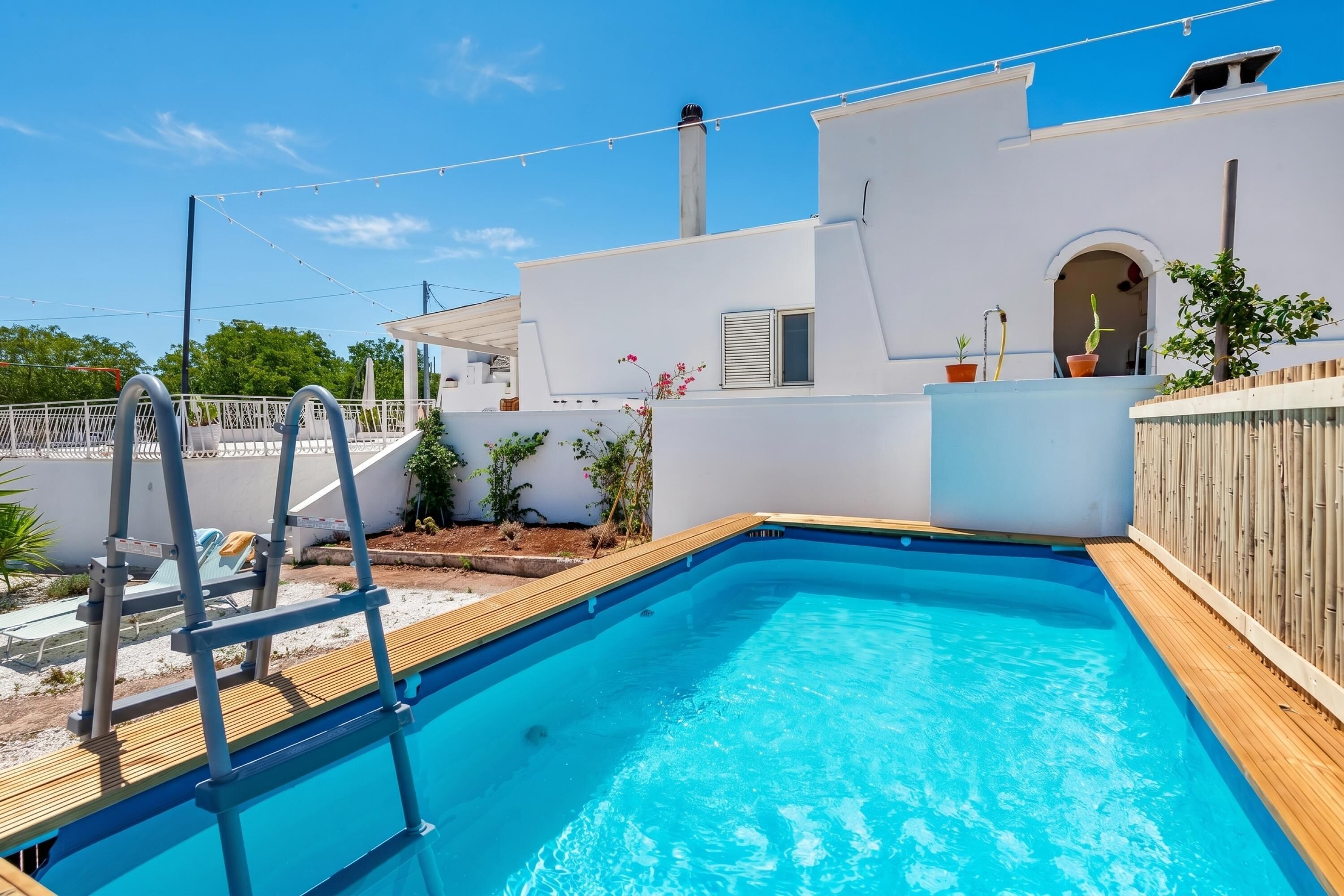 Villa familiar, varias habitaciones, junto a la montaña (Gioberti 20 I Trulli With Pool) | Alberca | Alberca al aire libre por temporada 