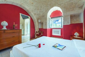 패밀리 빌라, 침실 여러 개, 산비탈 (Gioberti 20 I Trulli With Pool) | 3 개의 침실, 무료 WiFi, 침대 시트