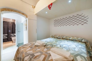 1 chambre, fer et planche à repasser, Wi-Fi gratuit, draps fournis